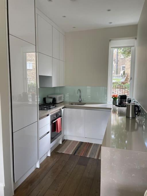 Stylish 3-Bedroom Flat In Kensington Londres Exterior foto