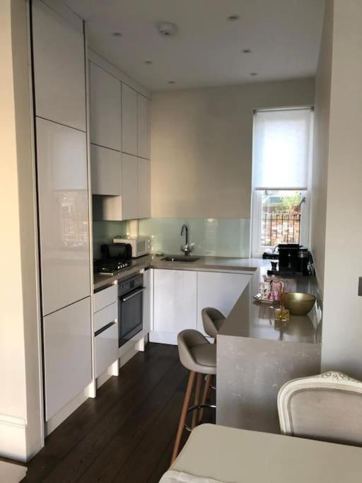 Stylish 3-Bedroom Flat In Kensington Londres Exterior foto