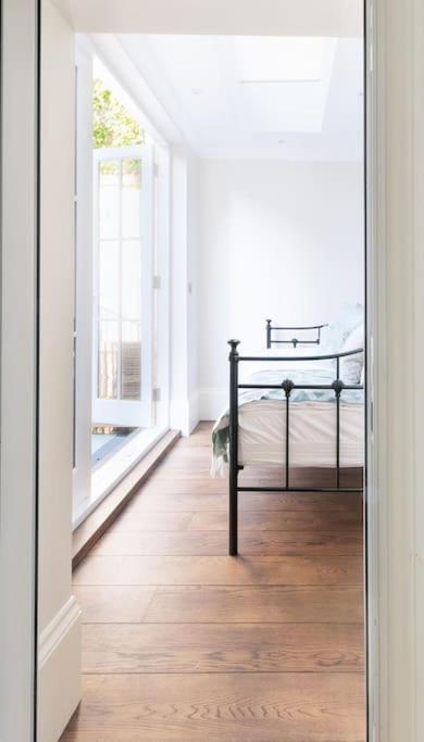 Stylish 3-Bedroom Flat In Kensington Londres Exterior foto